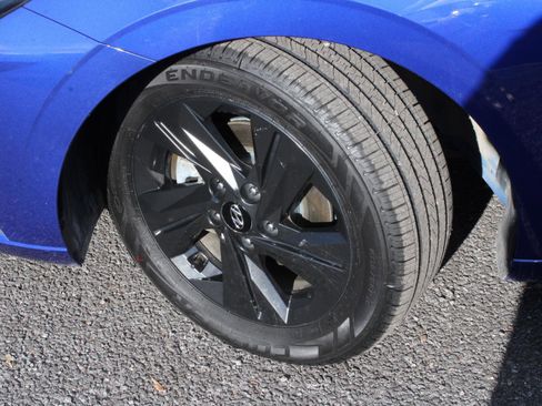 Used 2022 Hyundai Elantra Blue image 17