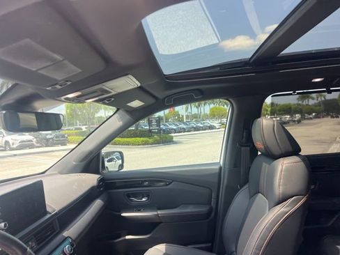 Used 2025 Honda Pilot TrailSport image 21