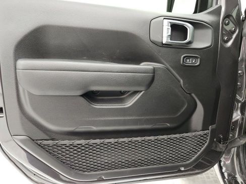 Used 2025 Jeep Wrangler Sport image 34