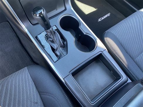 Used 2017 Toyota Camry LE image 23