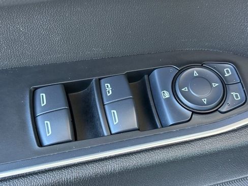 Used 2025 Chevrolet Silverado 1500 LT image 18