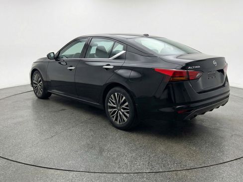 Used 2025 Nissan Altima 2.5 SV FWD image 6