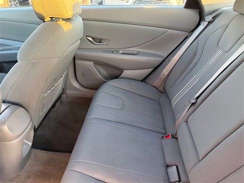 Used 2025 Hyundai Elantra SEL image 29