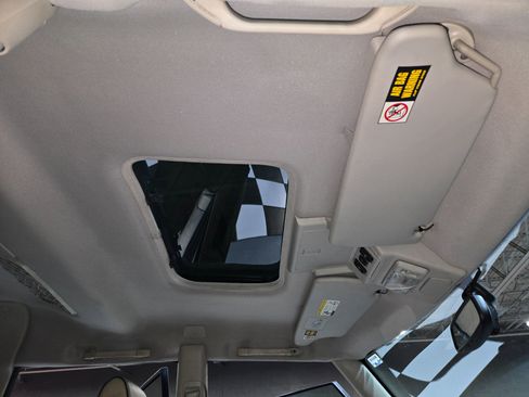 Used 2004 Land Rover Discovery SE image 11