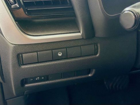 Used 2022 Nissan Rogue SV AWD/4WD image 8