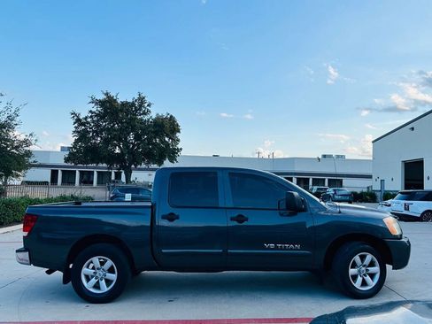 Used 2011 Nissan Titan SV w/ SV Premium Utility Pkg image 12