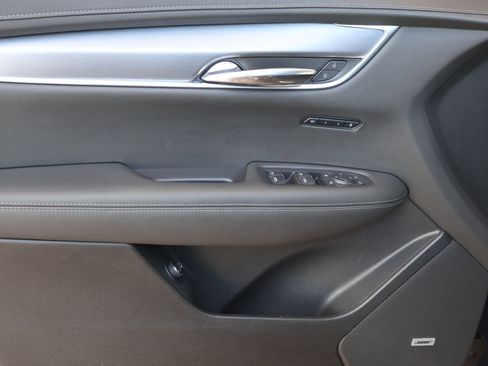 Certified 2024 Cadillac XT6 Luxury FWD image 9