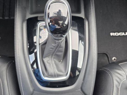 Used 2017 Nissan Rogue SL w/ SL Premium Package image 21