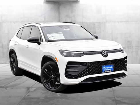 New 2026 Volkswagen Tiguan SE R-Line image 2