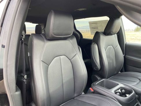 New 2026 Chrysler Pacifica Select image 18