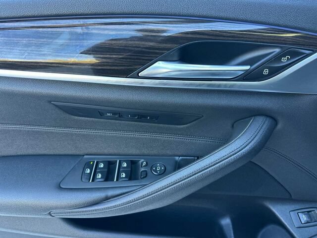 Used 2019 BMW 530e w/ Convenience Package RWD image 11