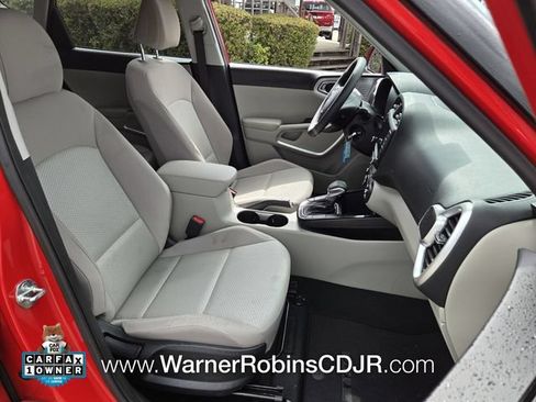Used 2025 Kia Soul LX w/ LX Technology Package FWD image 18