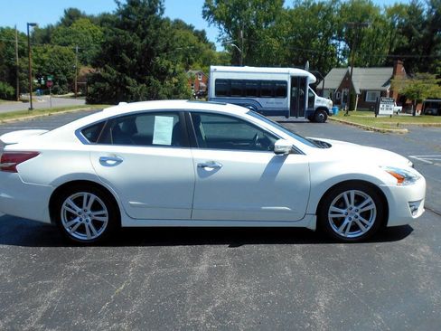 Used 2013 Nissan Altima 3.5 SL w/ Technology Pkg FWD image 5