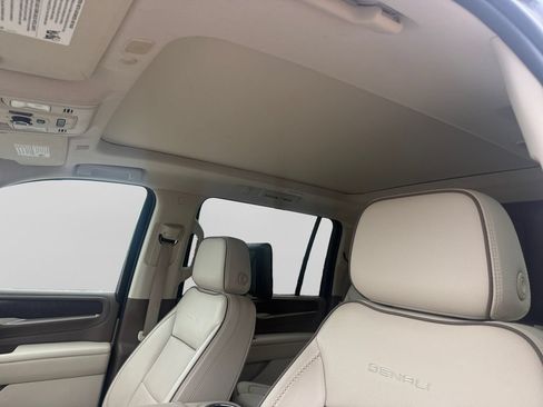 Used 2021 GMC Yukon XL Denali AWD/4WD image 16