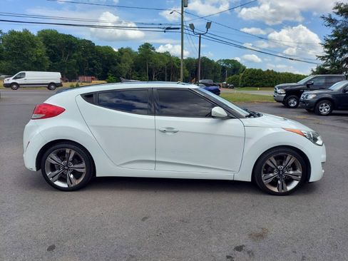 Used 2015 Hyundai Veloster w/ Option Group 03 image 4