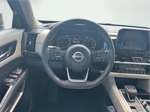 New 2025 Nissan Pathfinder SL w/ Black Appearance Package image 12