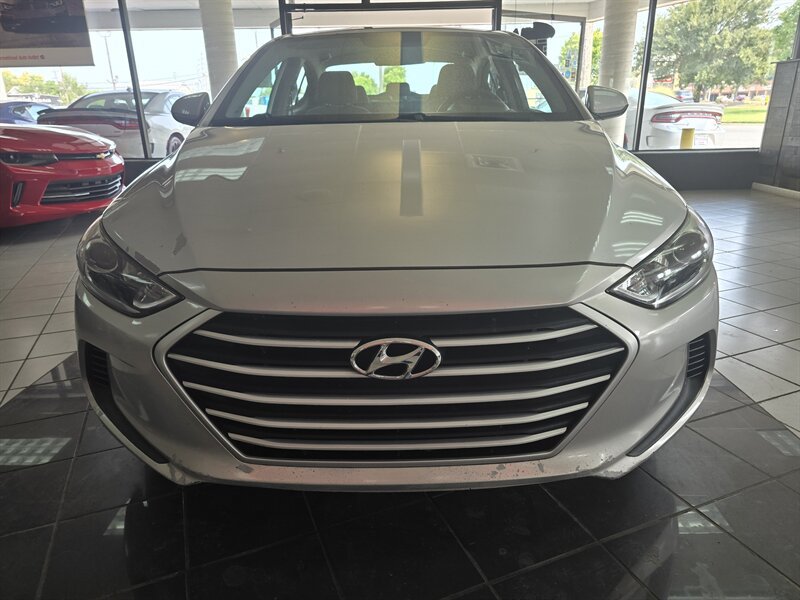 Used 2017 Hyundai Elantra SE FWD image 2