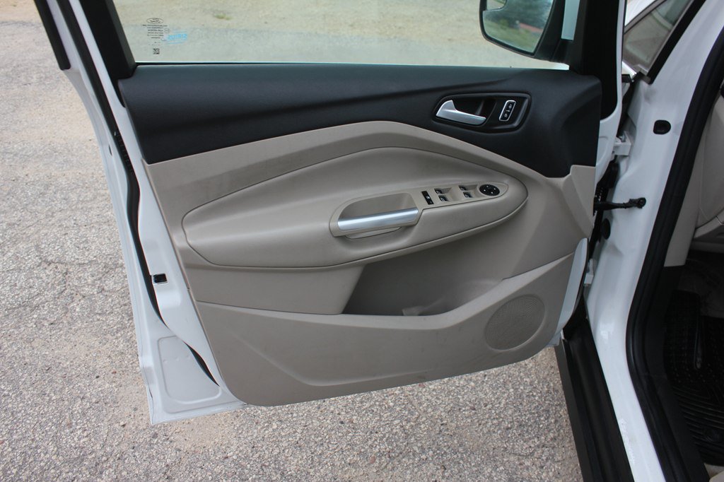 Used 2016 Ford C-MAX Energi SEL w/ Equipment Group 302A FWD image 27