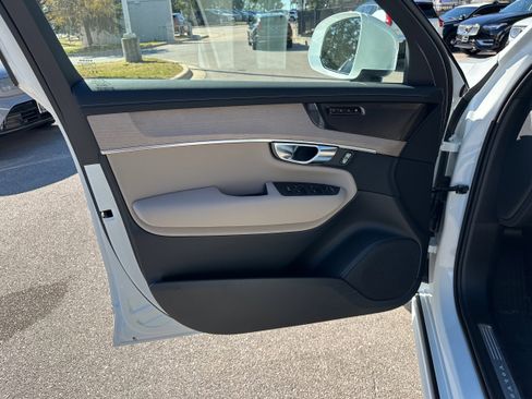New 2026 Volvo XC90 B6 Ultra image 18