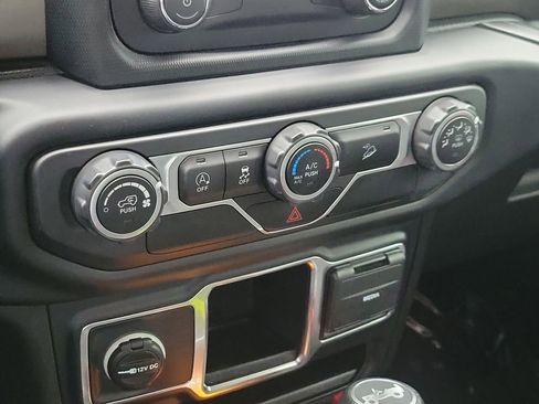 Used 2019 Jeep Wrangler Unlimited Sport image 18