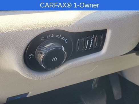 Used 2024 Chrysler Pacifica Touring-L FWD image 13