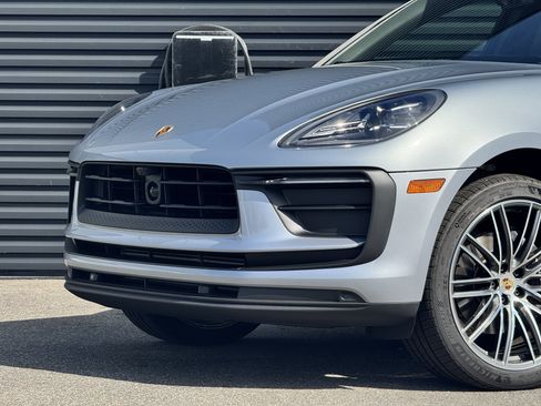 Certified 2026 Porsche Macan AWD/4WD image 13