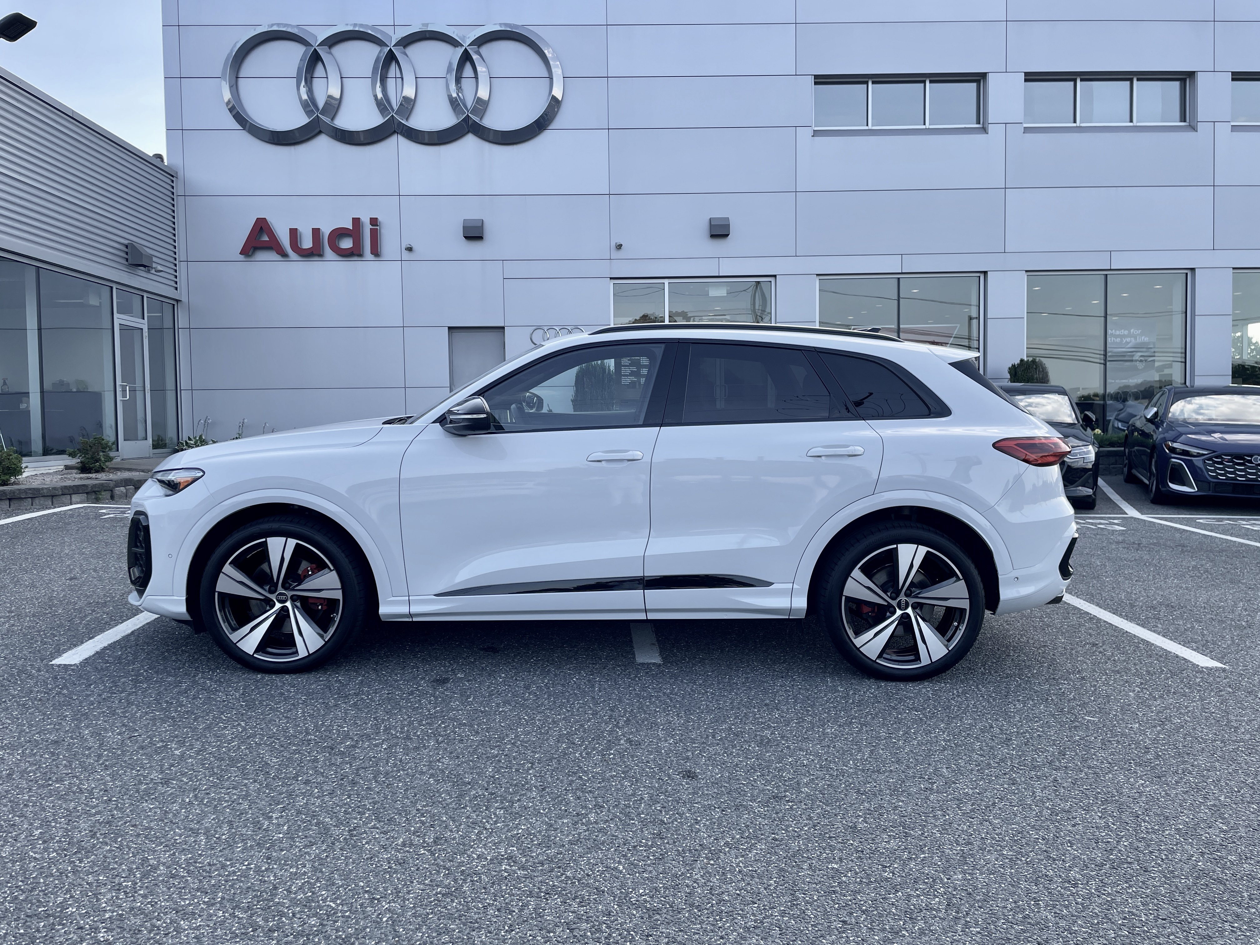 Certified 2025 Audi SQ5 Premium Plus w/ Premium Plus Package AWD/4WD image 4