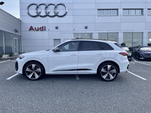 Certified 2025 Audi SQ5 Premium Plus w/ Premium Plus Package AWD/4WD image 4