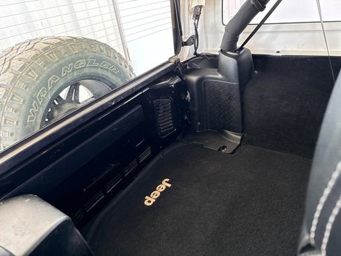 Used 2014 Jeep Wrangler Unlimited Sahara w/ Connectivity Group image 16