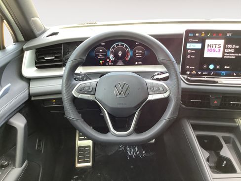 New 2026 Volkswagen Tiguan SE R-Line FWD image 15