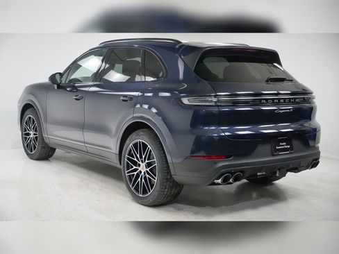 New 2026 Porsche Cayenne S image 3