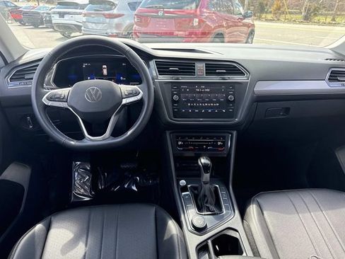 Used 2023 Volkswagen Tiguan SE image 16