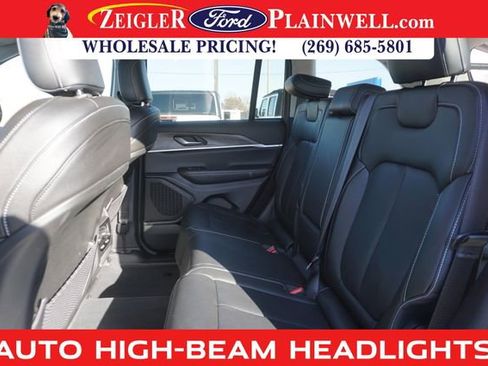Used 2023 Jeep Grand Cherokee Limited image 12
