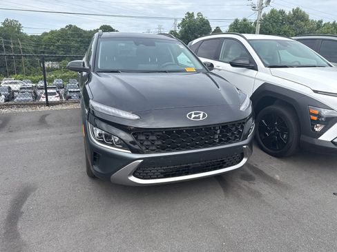 Used 2023 Hyundai Kona Limited w/ Cargo Package FWD image 4