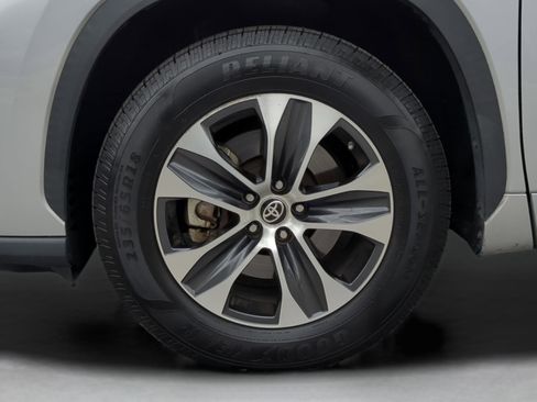 Used 2021 Toyota Highlander XLE FWD image 35