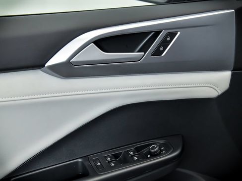 New 2026 Volkswagen Taos SE AWD/4WD image 5
