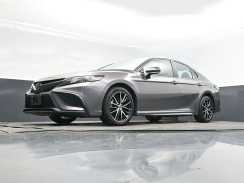 Used 2023 Toyota Camry SE image 39