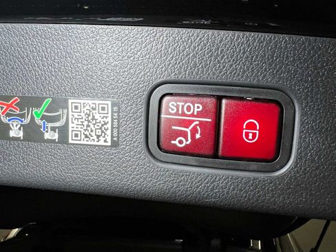 Certified 2025 Mercedes-Benz GLC 300 GLC 300 image 19