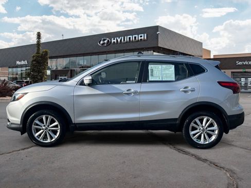 Used 2019 Nissan Rogue Sport SV w/ Technology Package image 2