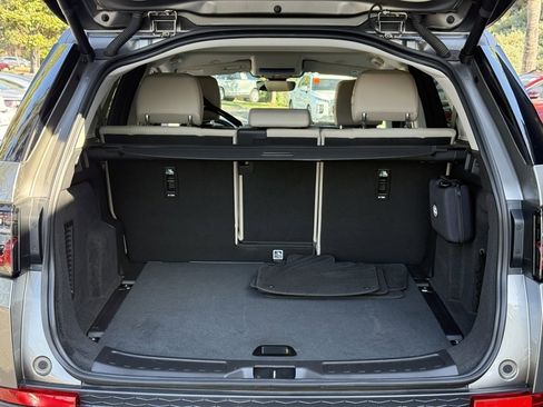 Used 2023 Land Rover Discovery Sport S image 9