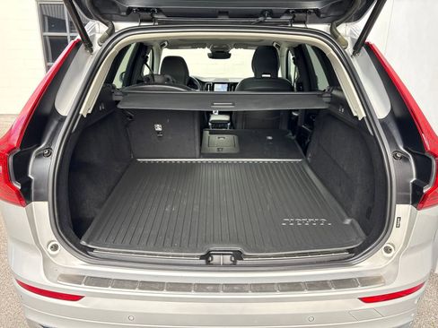 Certified 2022 Volvo XC60 B5 Inscription w/ Climate Package image 28