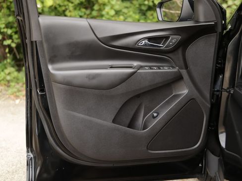 Used 2024 Chevrolet Equinox LT FWD image 21