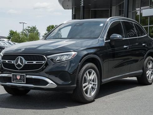 Used 2025 Mercedes-Benz GLC 300 4MATIC image 3