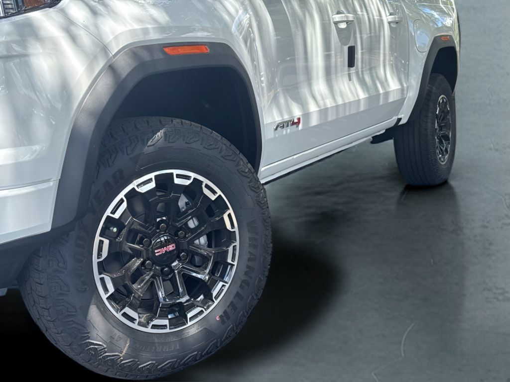 New 2026 GMC Canyon AT4 AWD/4WD image 2