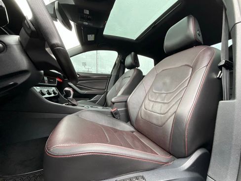 Used 2022 Volkswagen Jetta GLI Autobahn w/ GLI Black Package image 11