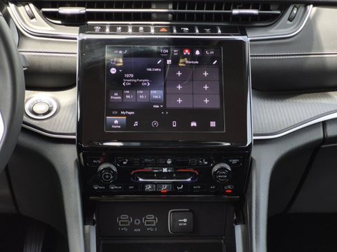 Used 2024 Jeep Grand Cherokee L Laredo w/ Luxury Tech Group I AWD/4WD image 23