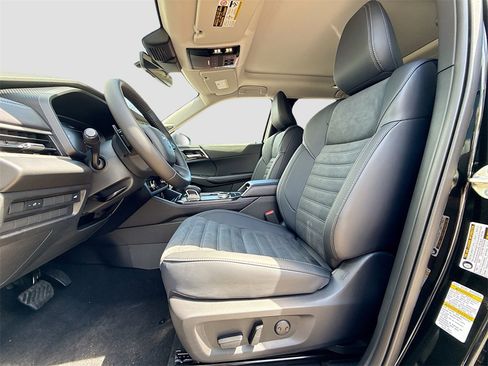 New 2025 Mitsubishi Outlander SE image 22