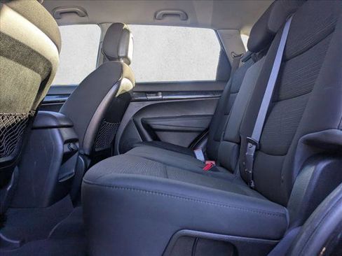 Used 2014 Kia Sorento LX image 17