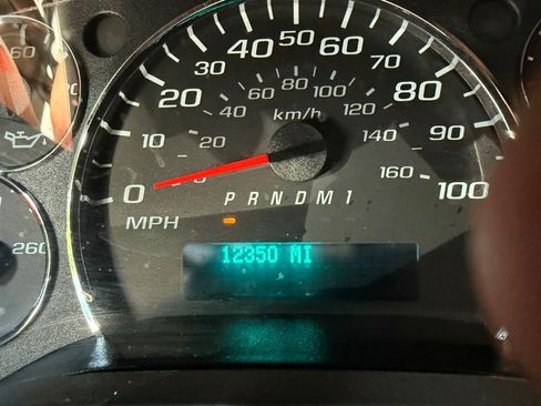 Used 2025 Chevrolet Express 2500 w/ Driver Convenience Package RWD image 9