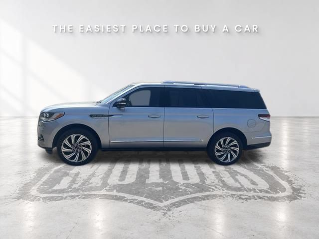 Used 2023 Lincoln Navigator L Reserve AWD/4WD image 4